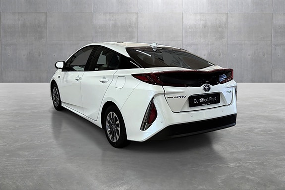 Toyota Prius Plug-in Hybrid 3 of 30