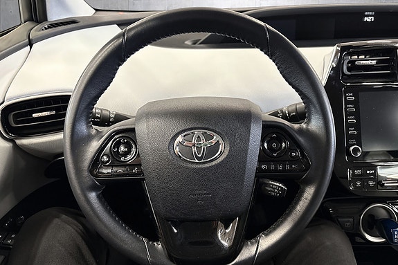Toyota Prius Plug-in Hybrid 12 of 30