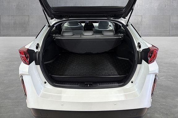 Toyota Prius Plug-in Hybrid 18 of 30