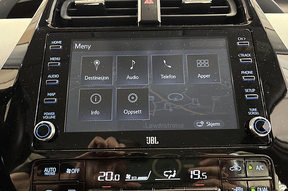 Toyota Prius Plug-in Hybrid 28 of 30
