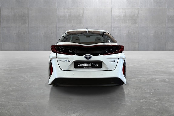 Toyota Prius Plug-in Hybrid 4 of 30