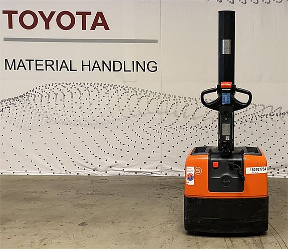Toyota HWE100 2 of 4