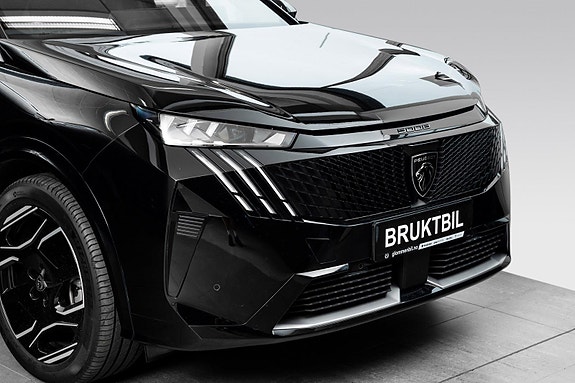 Peugeot e-5008 2 of 30