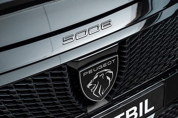 Peugeot e-5008 5 of 30