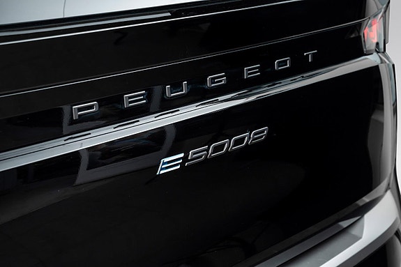 Peugeot e-5008 10 of 30