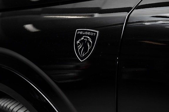 Peugeot e-5008 12 of 30
