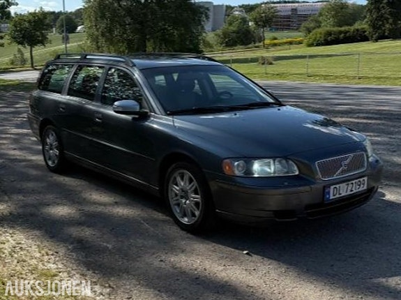 Volvo V70 3 of 10