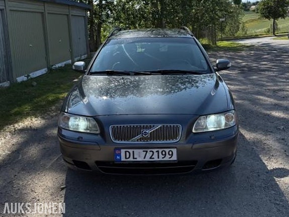 Volvo V70 2 of 10