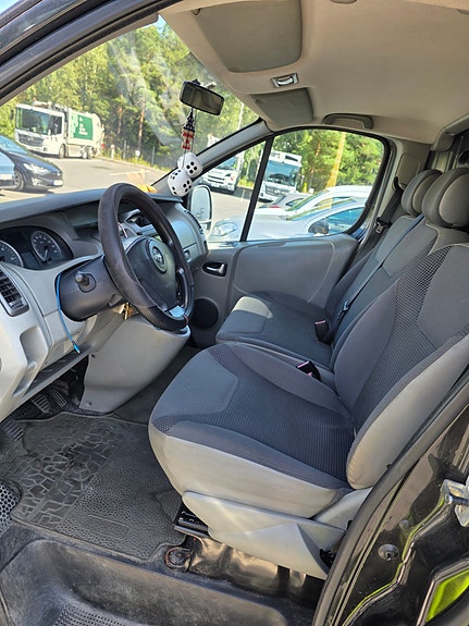 Opel Vivaro 12 of 30