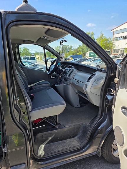 Opel Vivaro 13 of 30