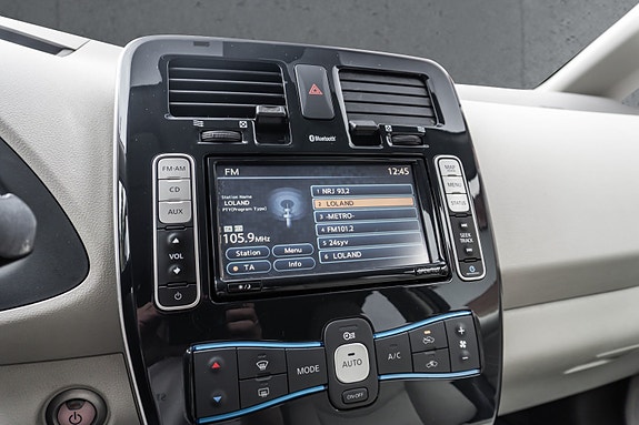 Nissan Leaf 27 of 29