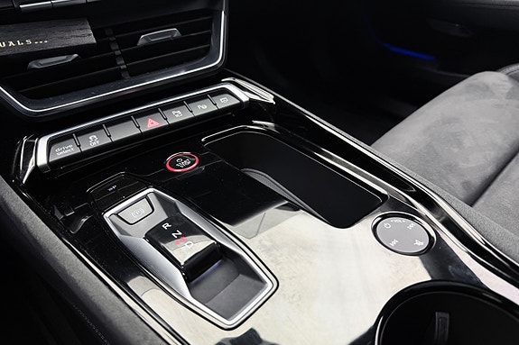 Audi e-tron GT 28 of 30