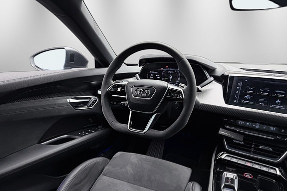 Audi e-tron GT 15 of 30