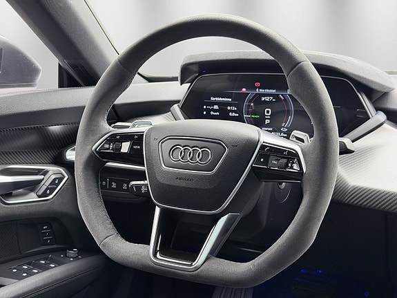 Audi e-tron GT 16 of 30