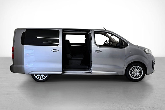 Peugeot Traveller 9 of 30