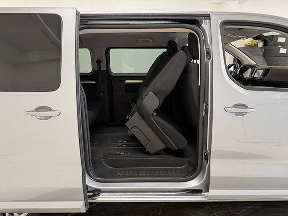Peugeot Traveller 14 of 30