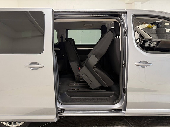 Peugeot Traveller 13 of 30