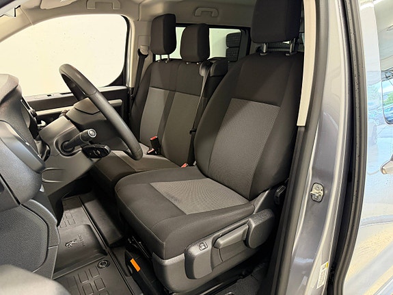 Peugeot Traveller 19 of 30