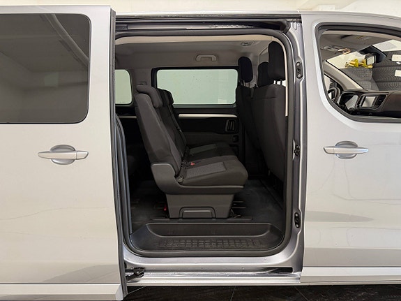Peugeot Traveller 12 of 30