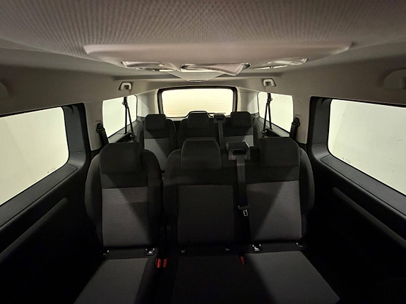 Peugeot Traveller 17 of 30