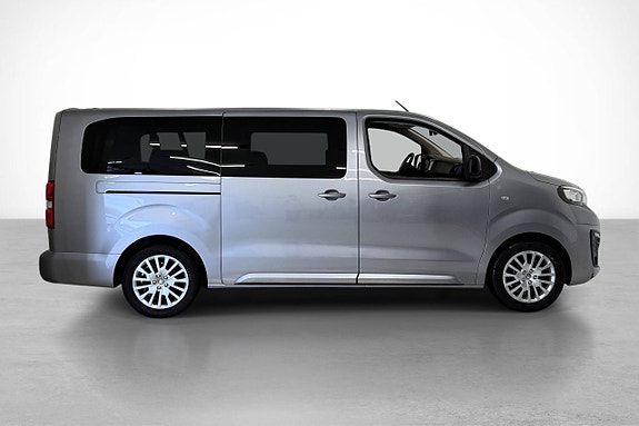 Peugeot Traveller 8 of 30