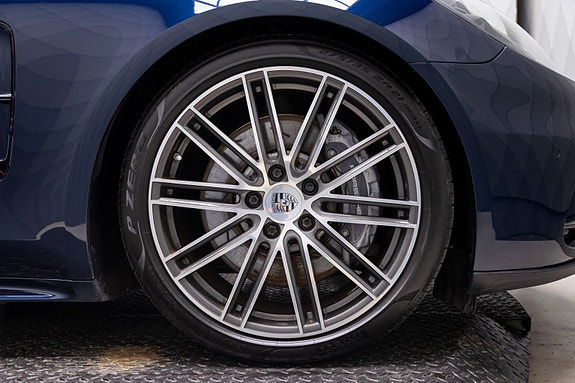 Porsche Panamera 13 of 30