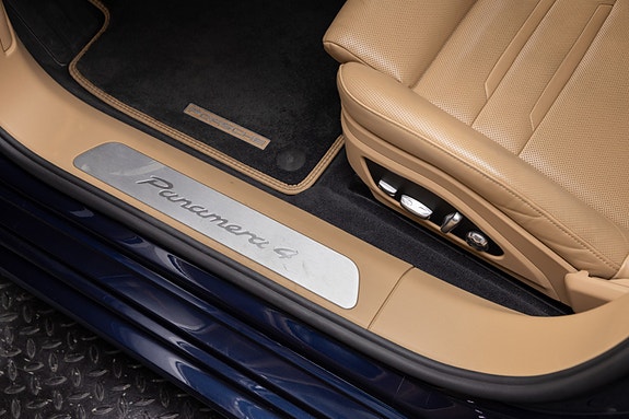 Porsche Panamera 14 of 30