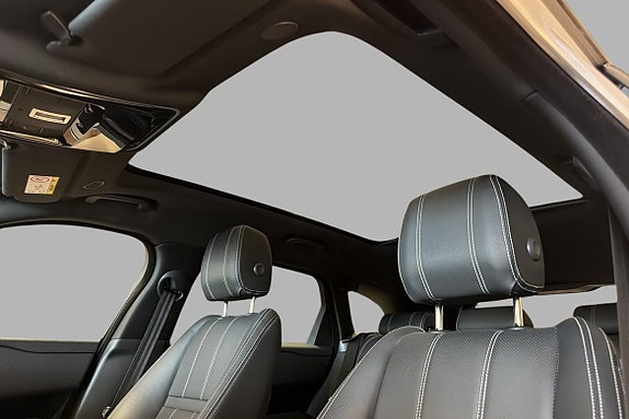 Land Rover Range Rover Velar 13 of 23