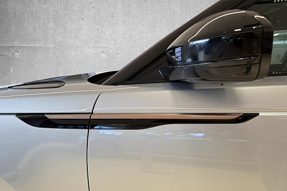 Land Rover Range Rover Velar 20 of 23