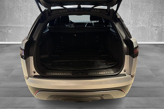 Land Rover Range Rover Velar 17 of 23