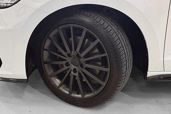 Volkswagen Touran 9 of 30