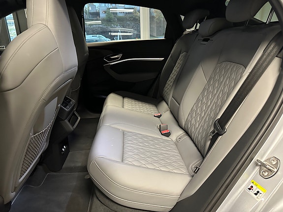 Audi e-tron Sportback 16 of 30