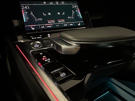 Audi e-tron Sportback 28 of 30