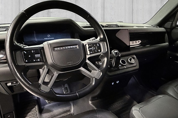 Land Rover Defender 14 of 20