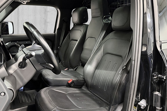 Land Rover Defender 12 of 20