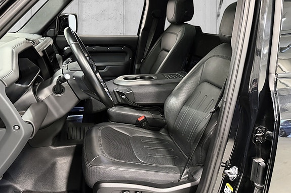 Land Rover Defender 13 of 20