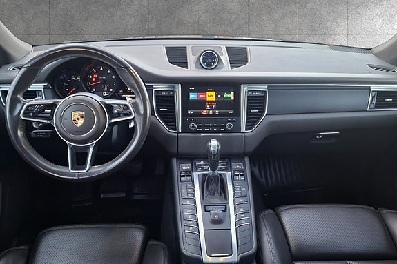 Porsche Macan 15 of 30