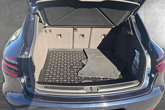 Porsche Macan 11 of 30
