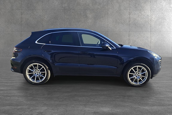 Porsche Macan 2 of 30