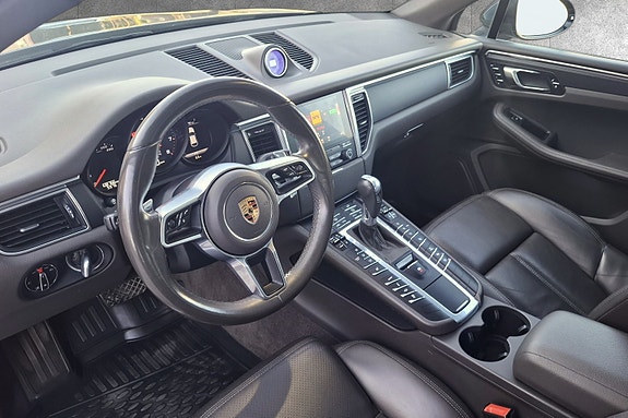 Porsche Macan 16 of 30