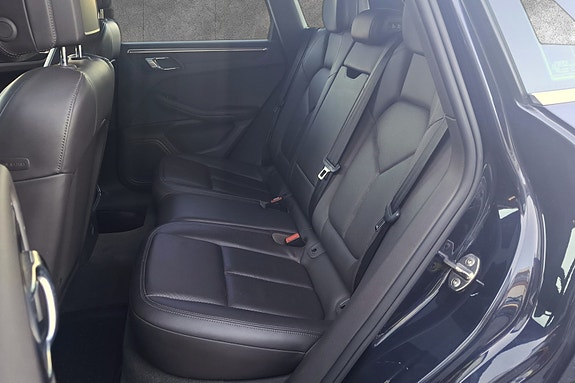 Porsche Macan 18 of 30
