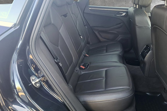 Porsche Macan 20 of 30