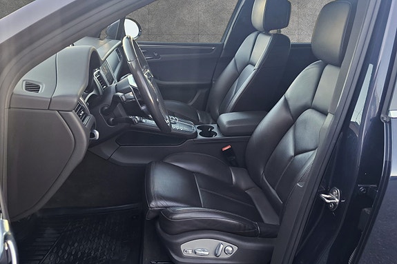 Porsche Macan 17 of 30