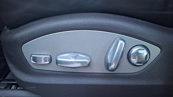 Porsche Macan 26 of 30