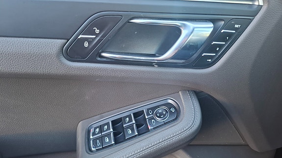 Porsche Macan 24 of 30