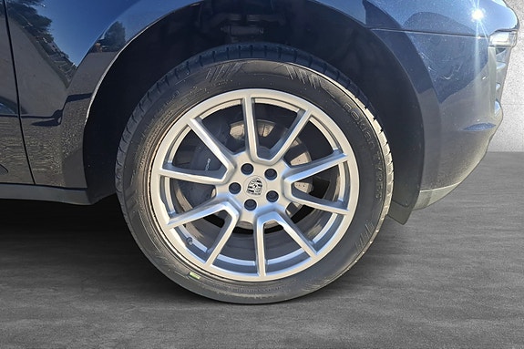 Porsche Macan 12 of 30