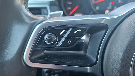 Porsche Macan 28 of 30