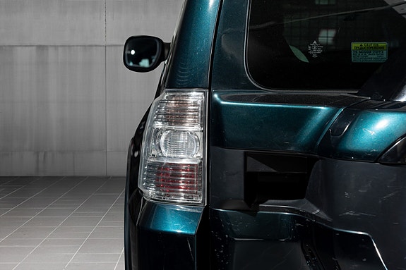 Mitsubishi Pajero 10 of 30