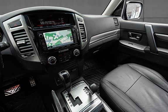 Mitsubishi Pajero 21 of 30