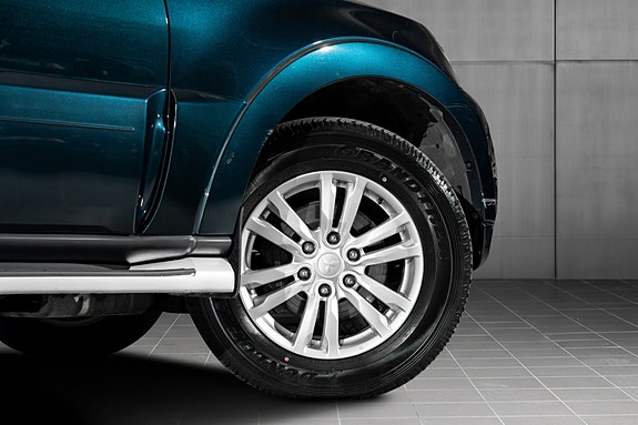 Mitsubishi Pajero 13 of 30